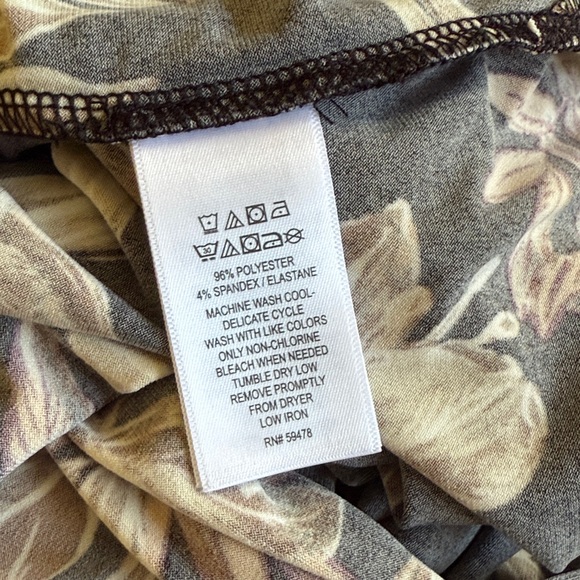 Tahari Sleeveless Floral Blouse – Size L - Picture 5 of 5